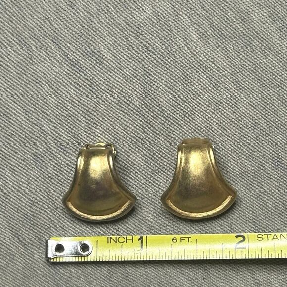 Vintage Les Bernard Gold Clip On Earrings - Picture 5 of 6